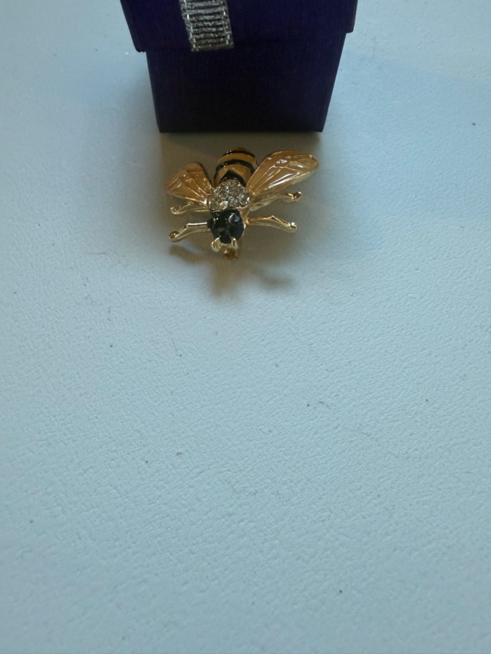 Bumblebee Brooch Pin - Picture 3 of 4